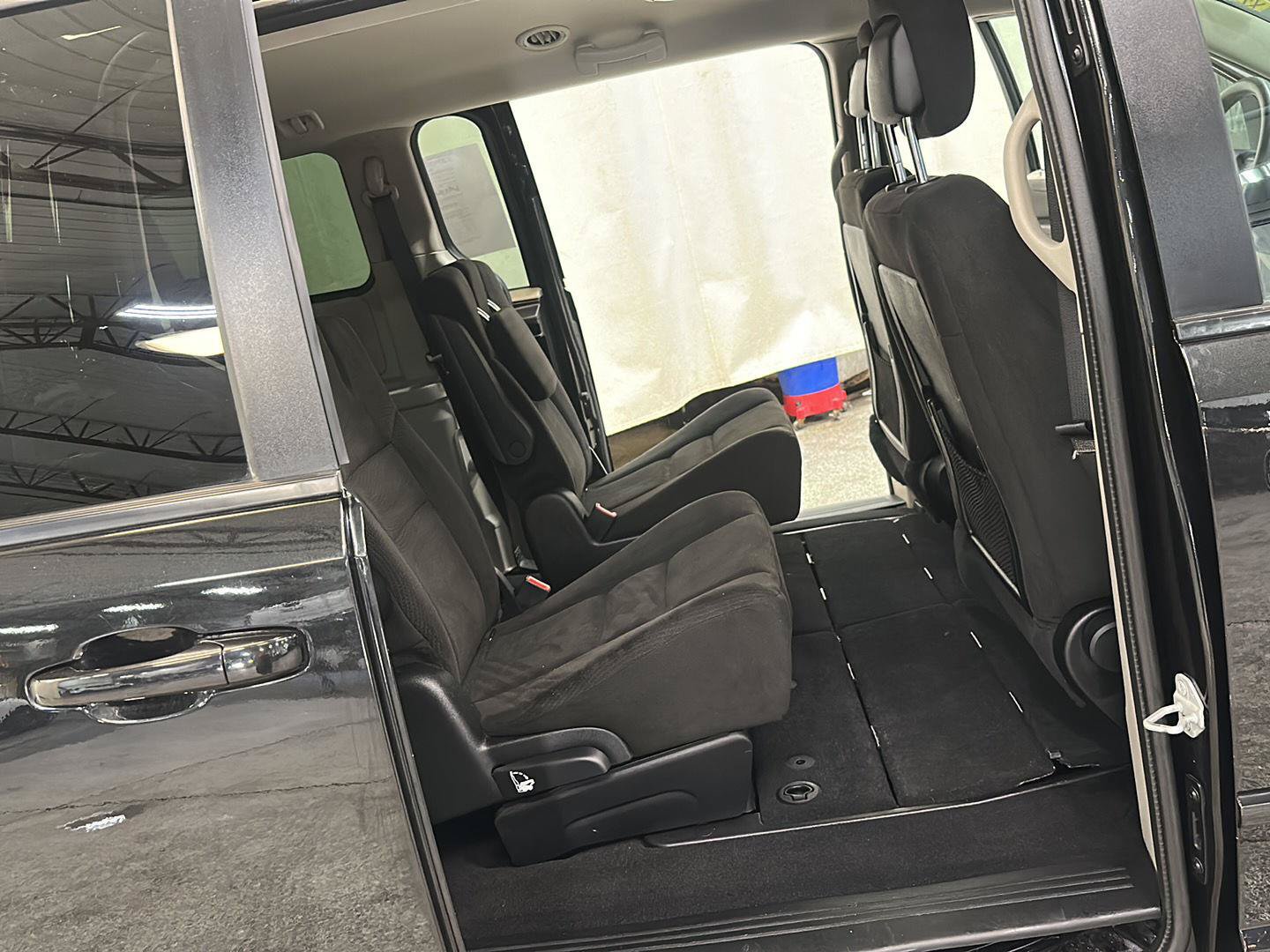 Used 2014 Dodge Grand Caravan SE w/ Quick Order Package 29E SE FWD image 28
