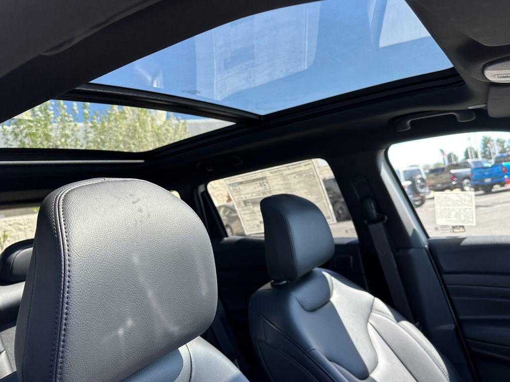 New 2026 Jeep Compass Limited image 18