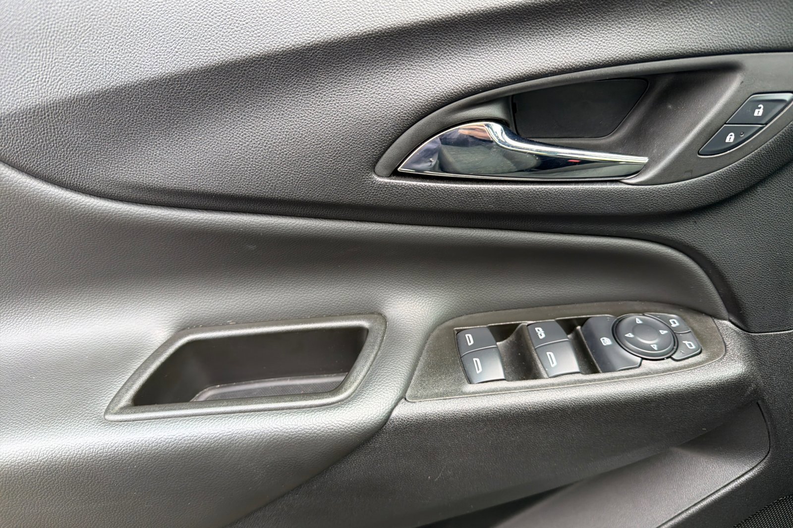 Used 2024 Chevrolet Equinox LT AWD/4WD image 10