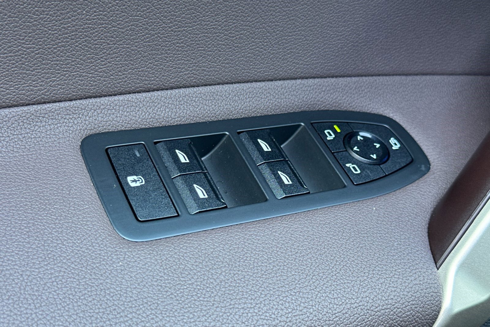 Certified 2024 BMW iX xDrive50 w/ Premium Package image 13