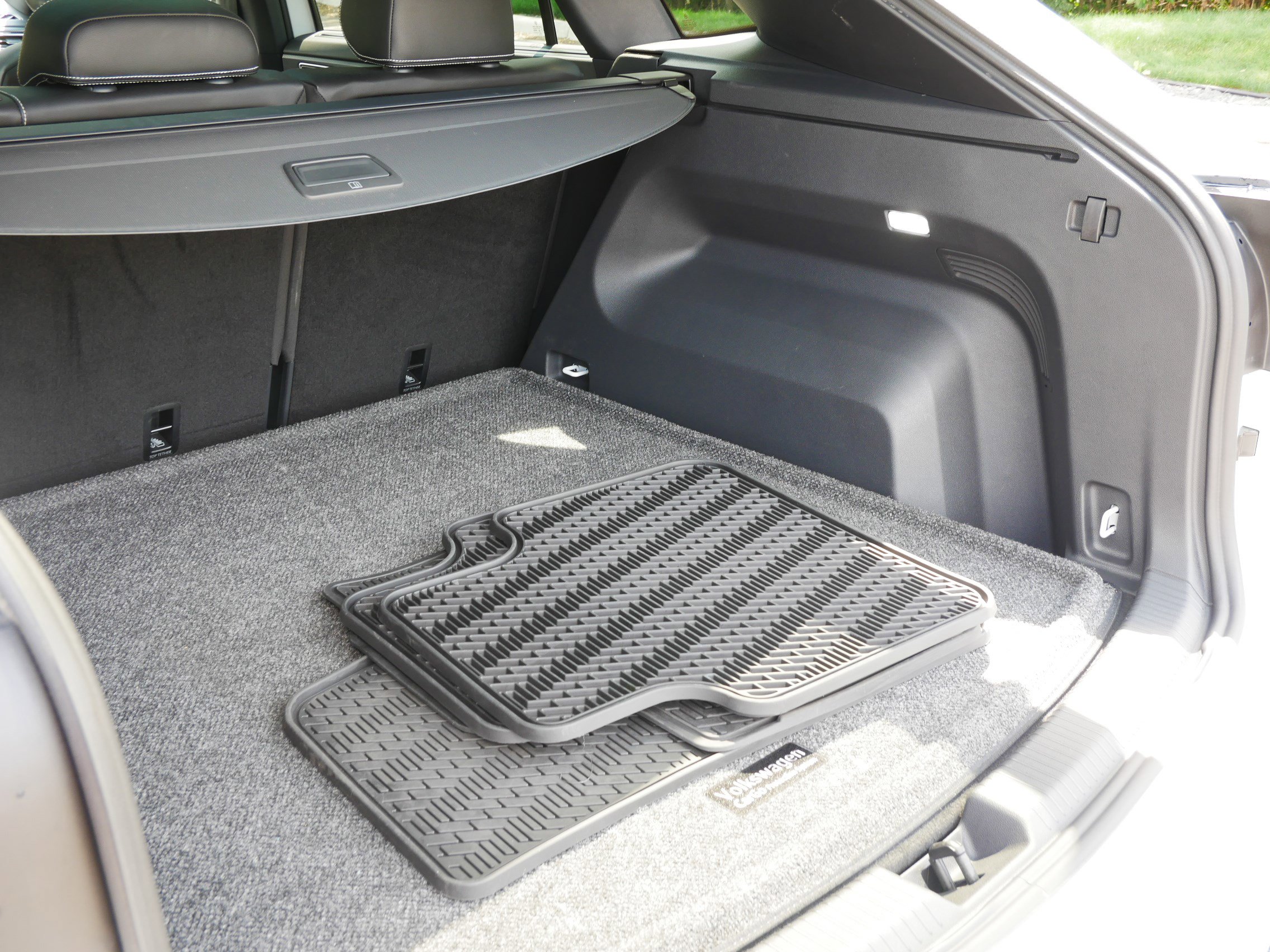 Certified 2024 Volkswagen Atlas Cross Sport SEL R-Line image 28