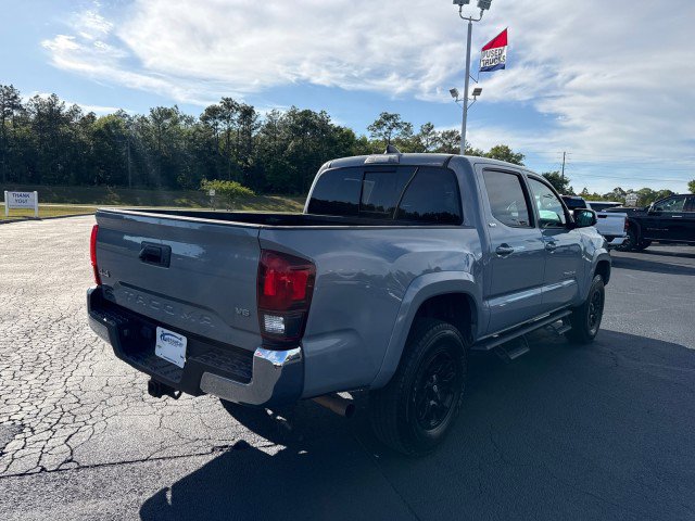 Used 2021 Toyota Tacoma SR5 AWD/4WD image 3