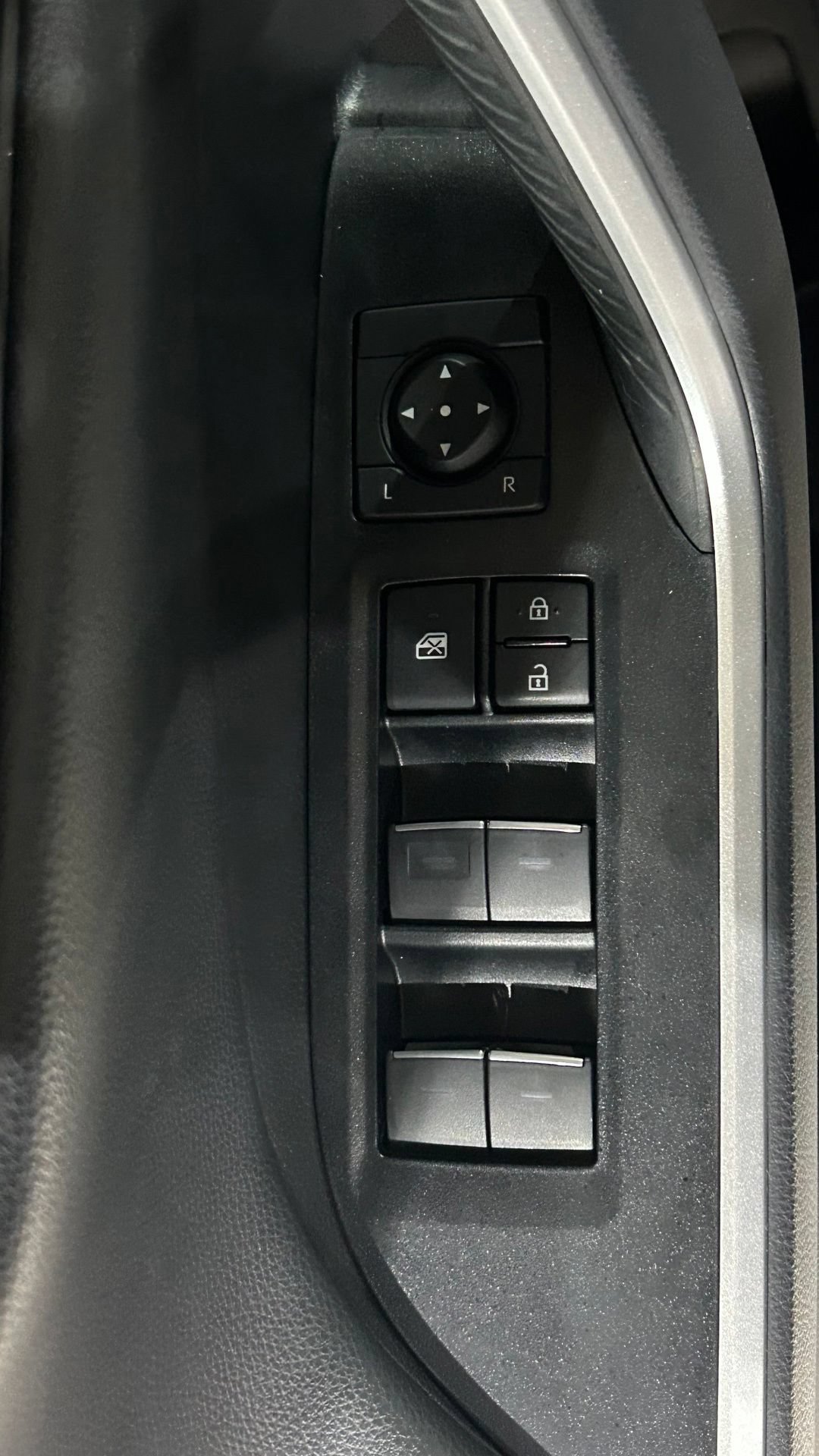 Used 2025 Toyota RAV4 Limited FWD image 40