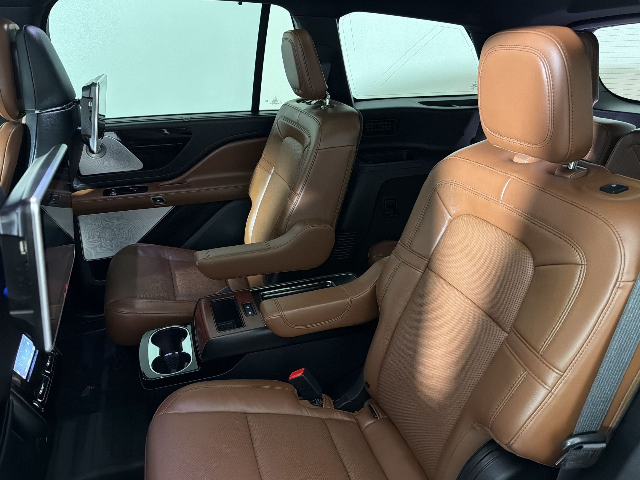 Used 2022 Lincoln Aviator Grand Touring w/ Equipment Group 301A AWD/4WD image 34