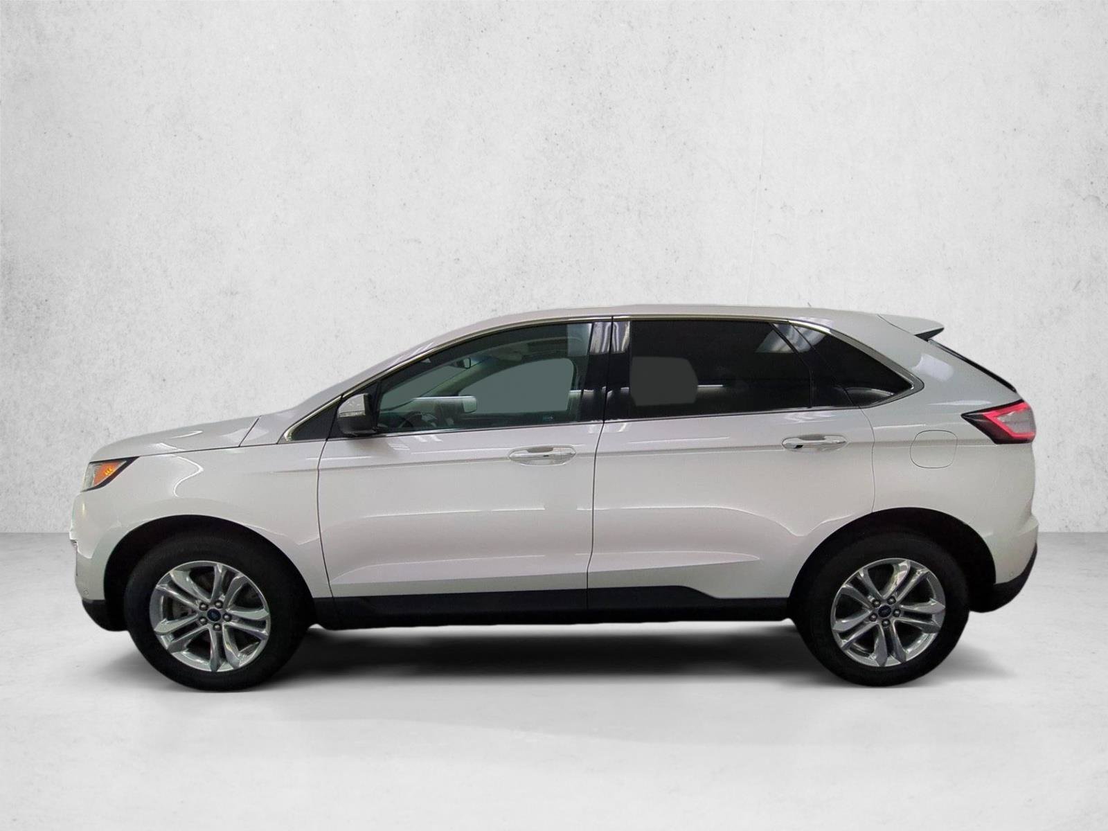 Used 2018 Ford Edge Titanium w/ Equipment Group 302A AWD/4WD image 9