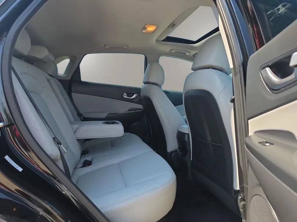 Used 2023 Hyundai Kona Limited AWD/4WD image 47