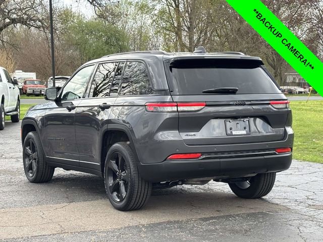 Used 2023 Jeep Grand Cherokee Altitude AWD/4WD image 2