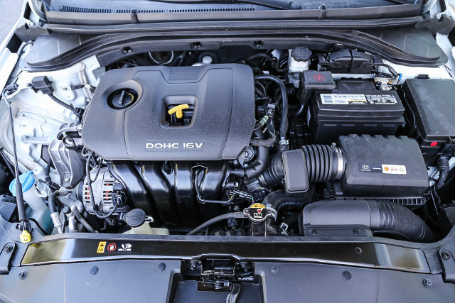 Used 2018 Hyundai Elantra Value Edition FWD image 31