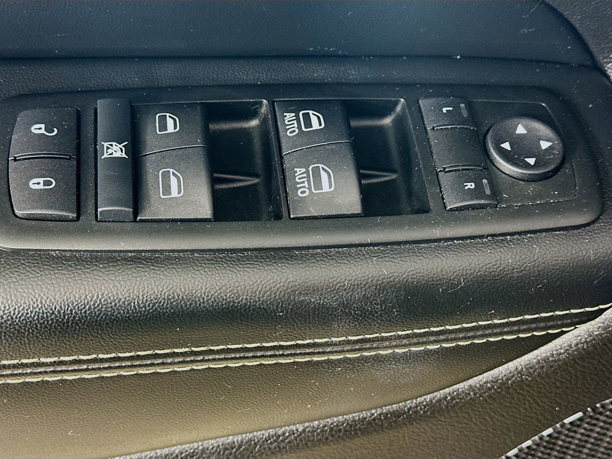 Used 2014 Jeep Grand Cherokee Limited image 20