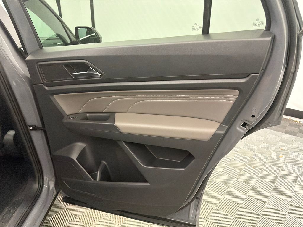 Used 2021 Volkswagen Atlas Cross Sport SE w/ Panoramic Sunroof Package image 17