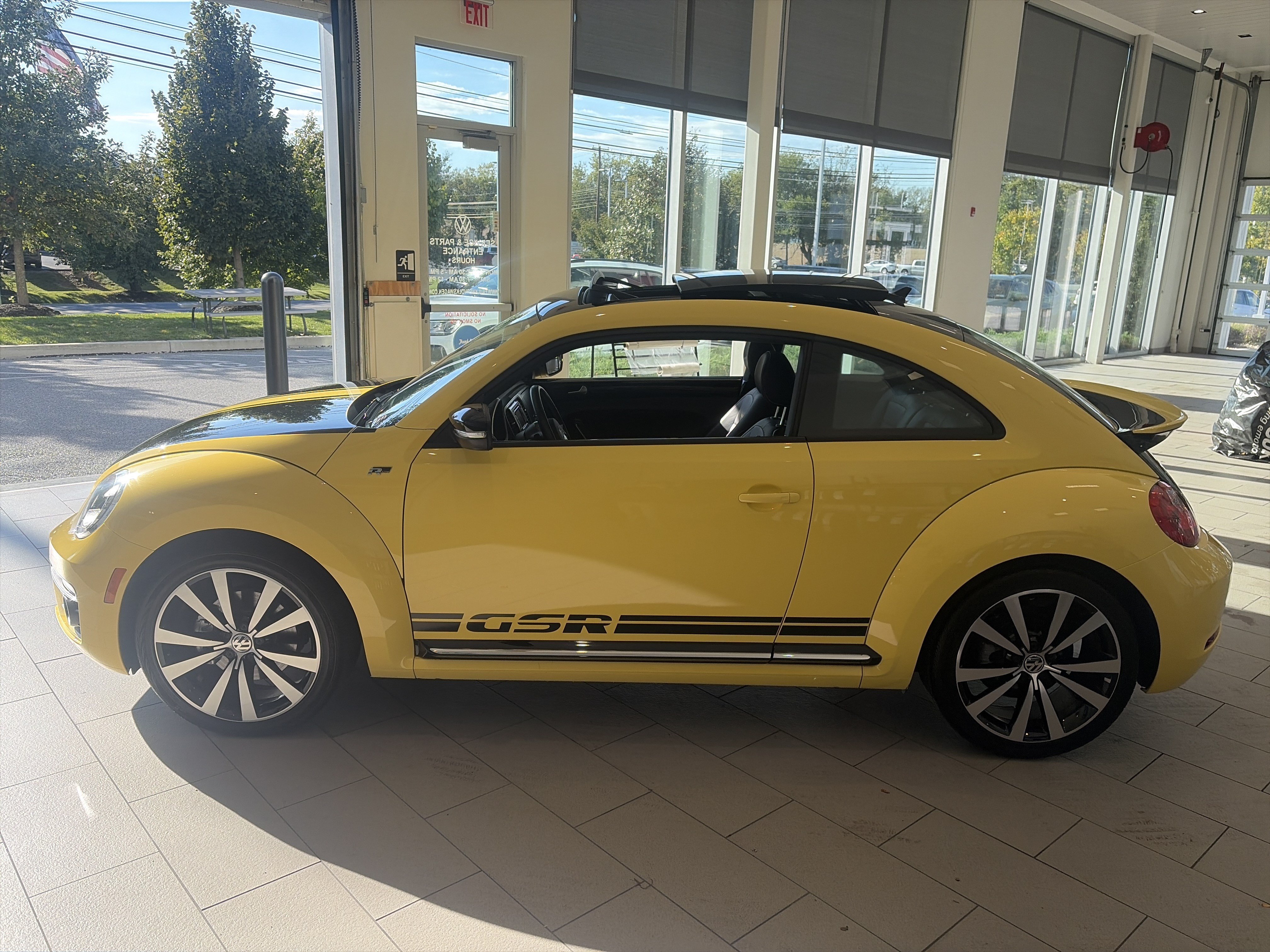 Used 2014 Volkswagen Beetle GSR FWD image 12