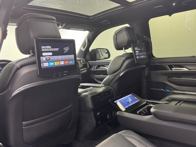 Used 2024 Jeep Grand Wagoneer Series III w/ Rear-Seat Entertainment Group image 29