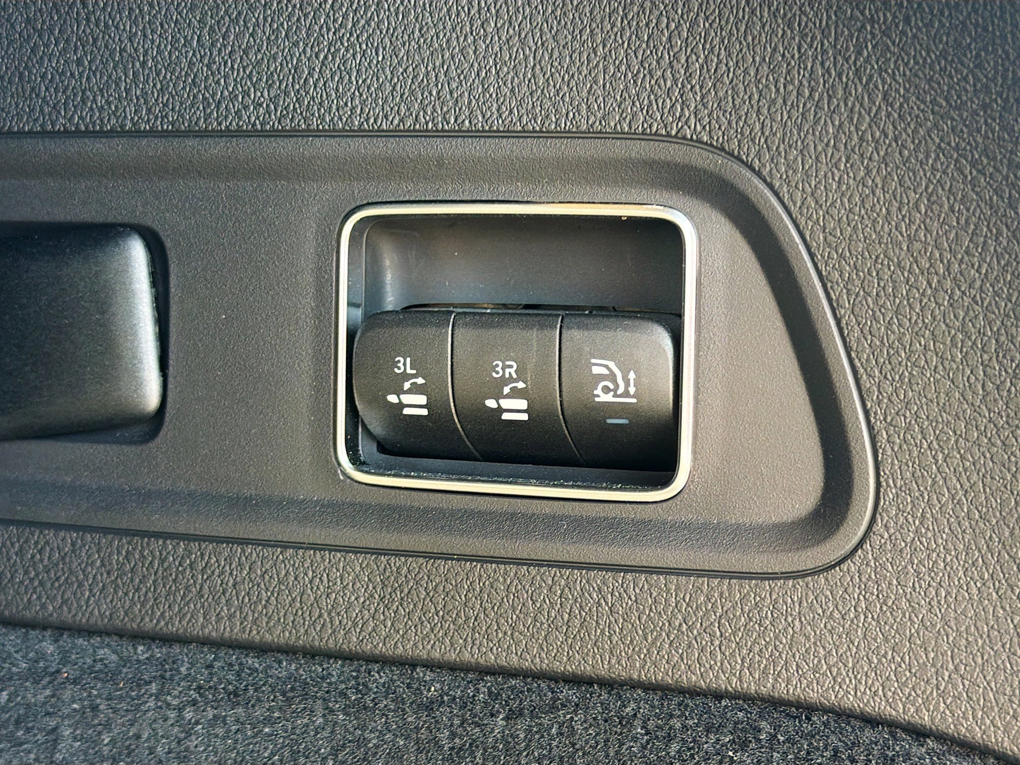 Used 2025 Mercedes-Benz GLS 580 4MATIC image 48