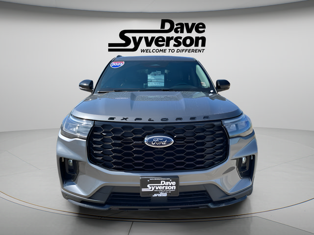 Used 2025 Ford Explorer ST-Line w/ ST-Line Street Pack AWD/4WD image 2