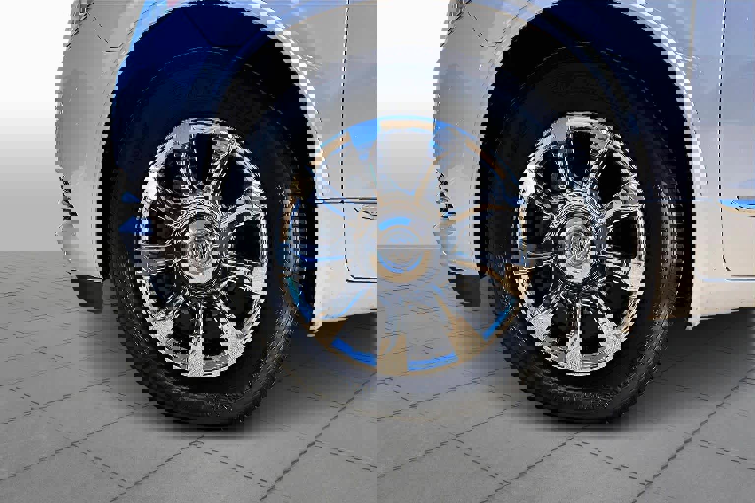 Used 2017 Buick Enclave Leather image 9