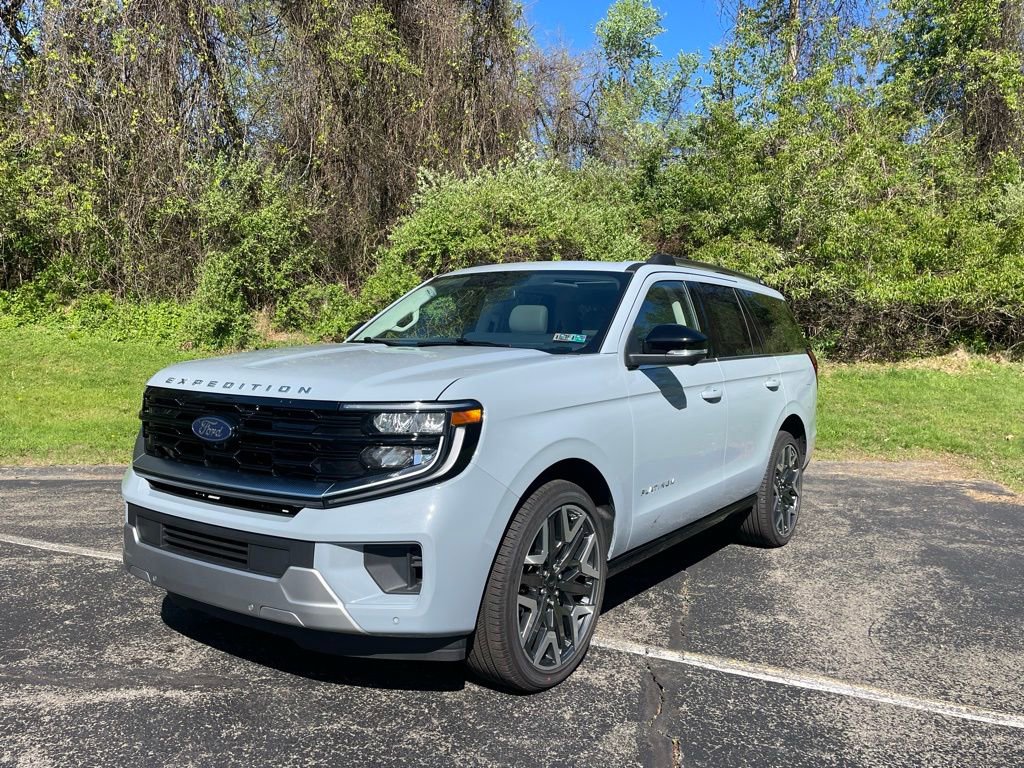 Used 2025 Ford Expedition Platinum w/ Platinum Ultimate Package AWD/4WD image 7