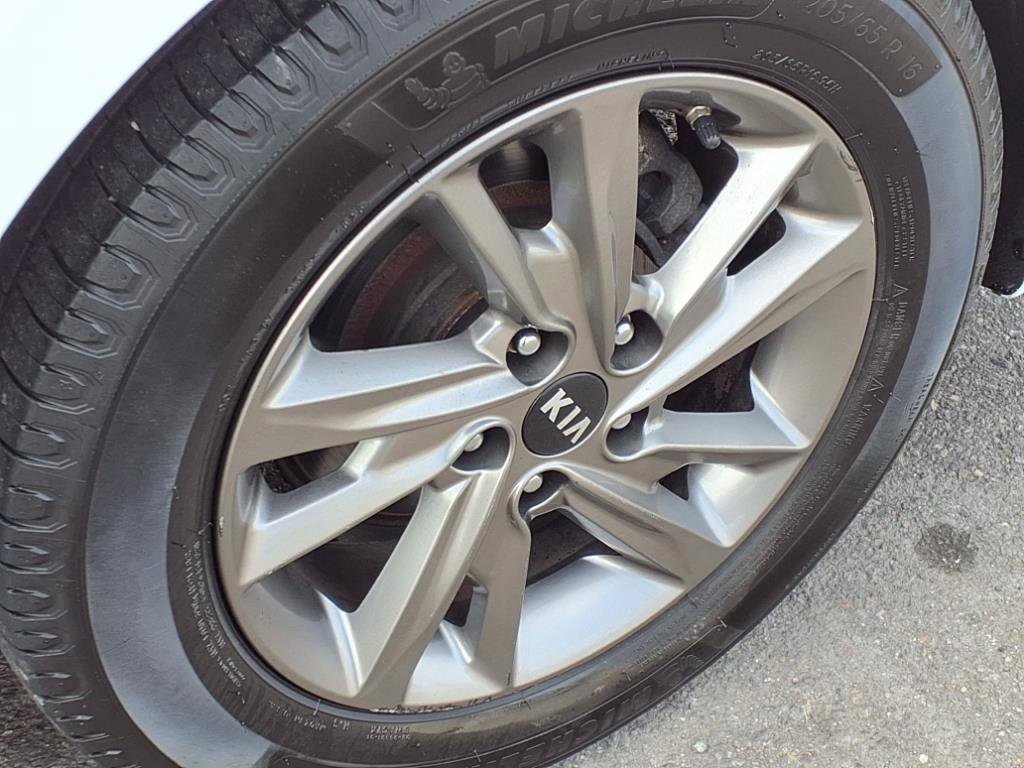 Used 2019 Kia Optima LX image 12