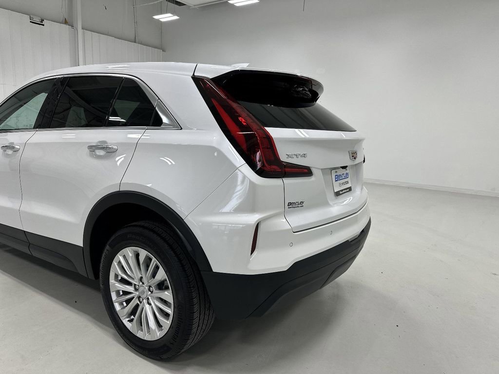Used 2024 Cadillac XT4 Luxury w/ Cold Weather Package image 14