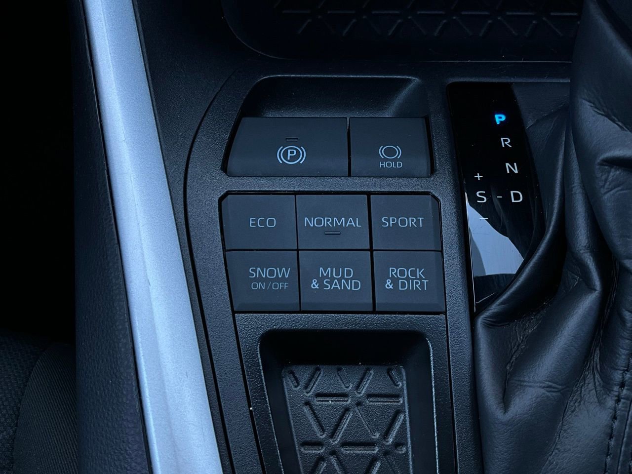 Used 2025 Toyota RAV4 XLE image 25