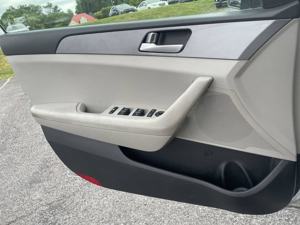 Used 2017 Hyundai Sonata SE FWD image 17