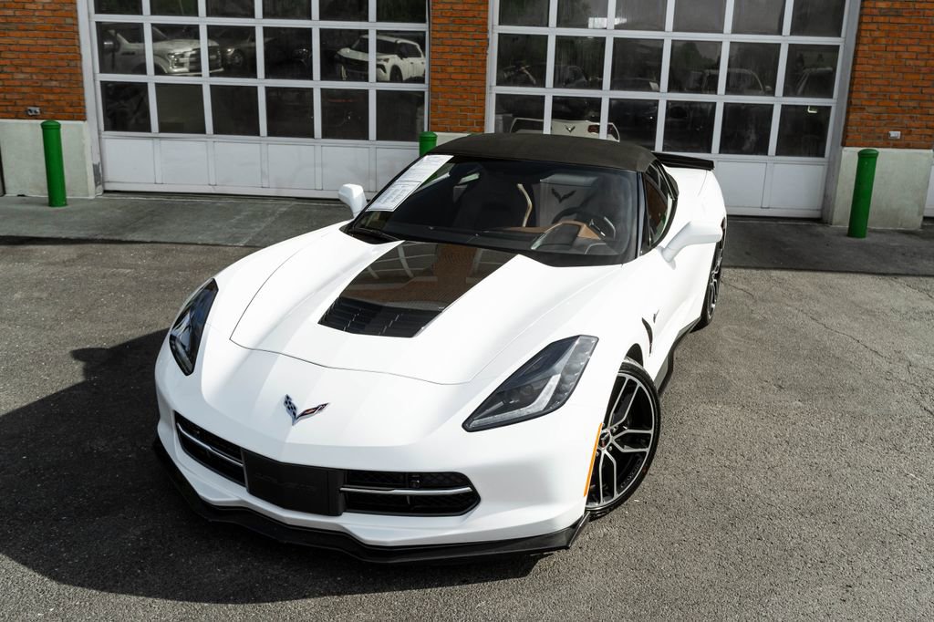 Used 2018 Chevrolet Corvette Stingray Convertible RWD image 2