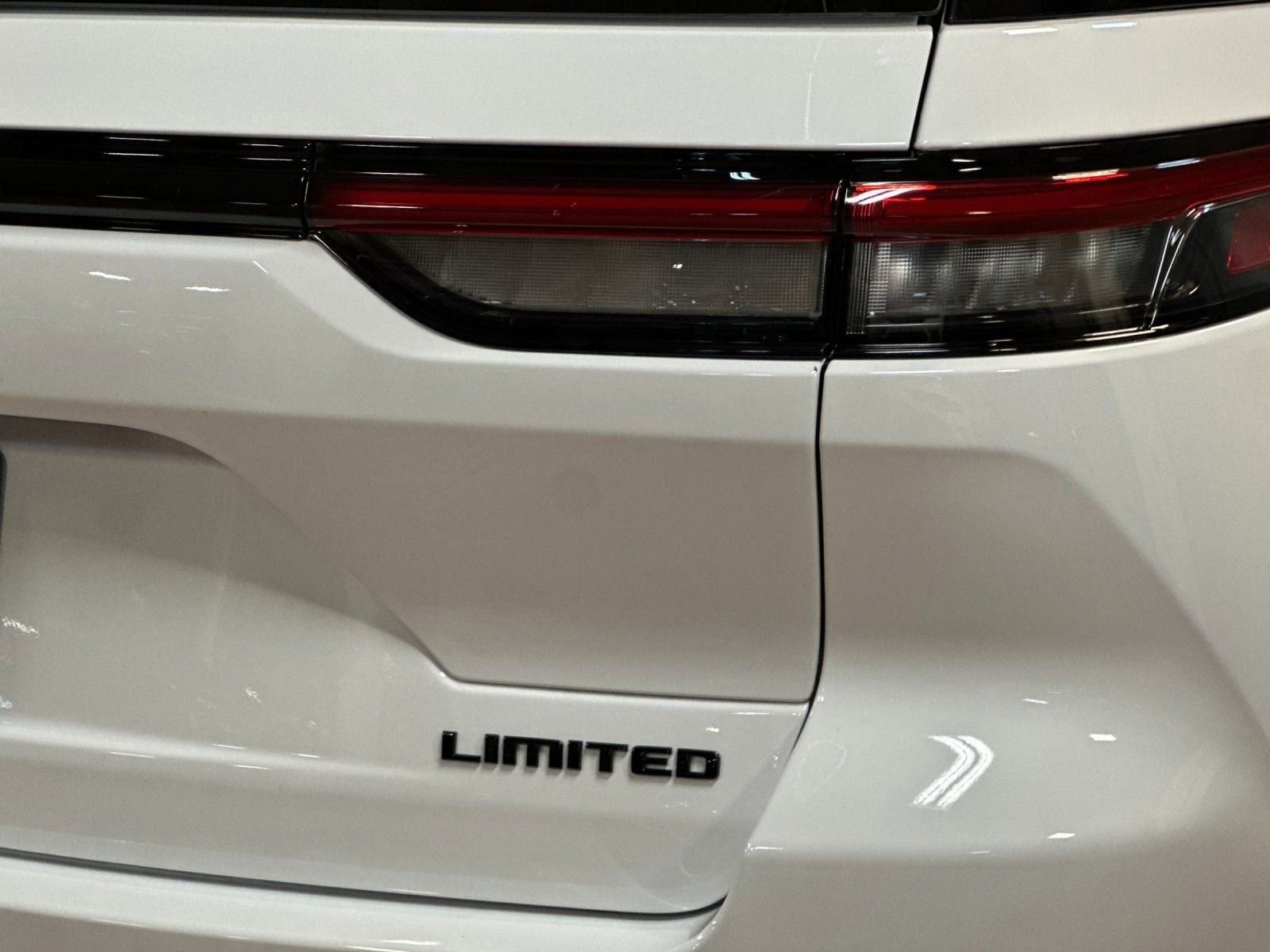 New 2025 Jeep Grand Cherokee Limited w/ Black Appearance Package image 26