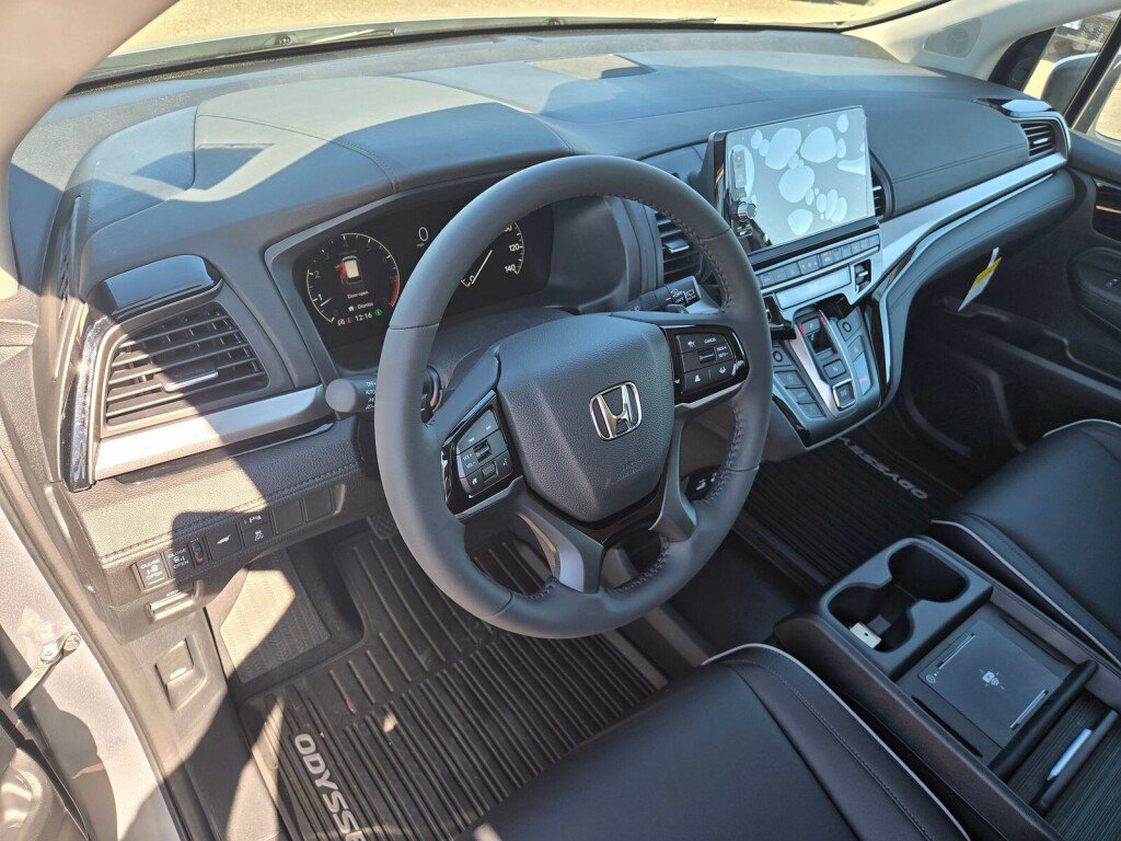 New 2026 Honda Odyssey Touring image 7