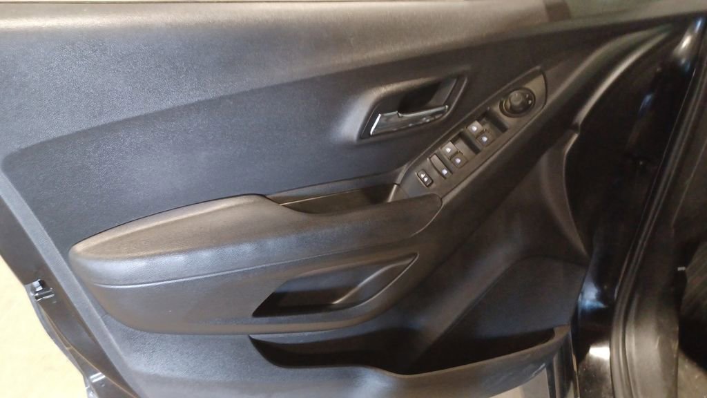 Used 2017 Chevrolet Trax LS image 5