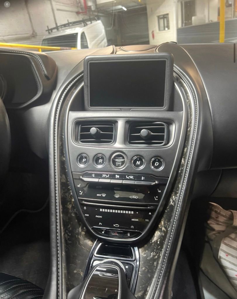 Used 2019 Aston Martin DB11 Volante RWD image 12