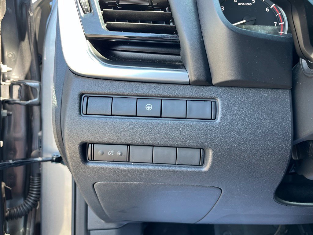 Used 2022 Nissan Rogue SV FWD image 17