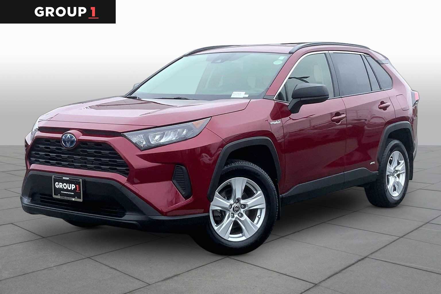 Used 2021 Toyota RAV4 LE image 1