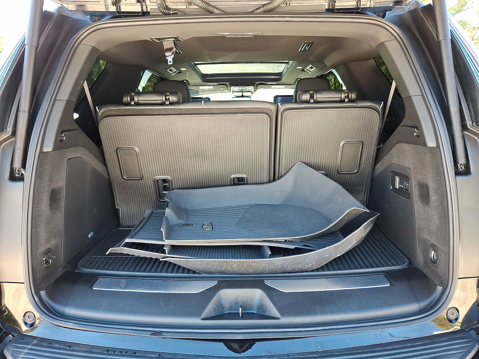Certified 2025 Cadillac Escalade Premium Luxury w/ Touring Package AWD/4WD image 23