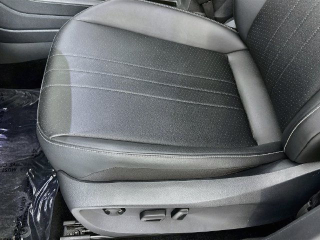 Used 2023 Volkswagen Tiguan SE AWD/4WD image 17