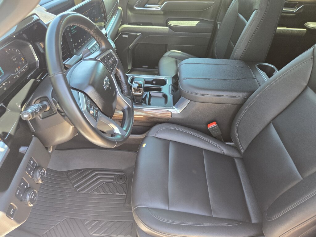 Used 2025 Chevrolet Silverado 1500 LT Trail Boss w/ Convenience Package II AWD/4WD image 8