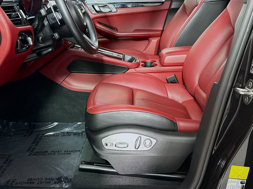 Used 2024 Porsche Macan AWD/4WD image 22