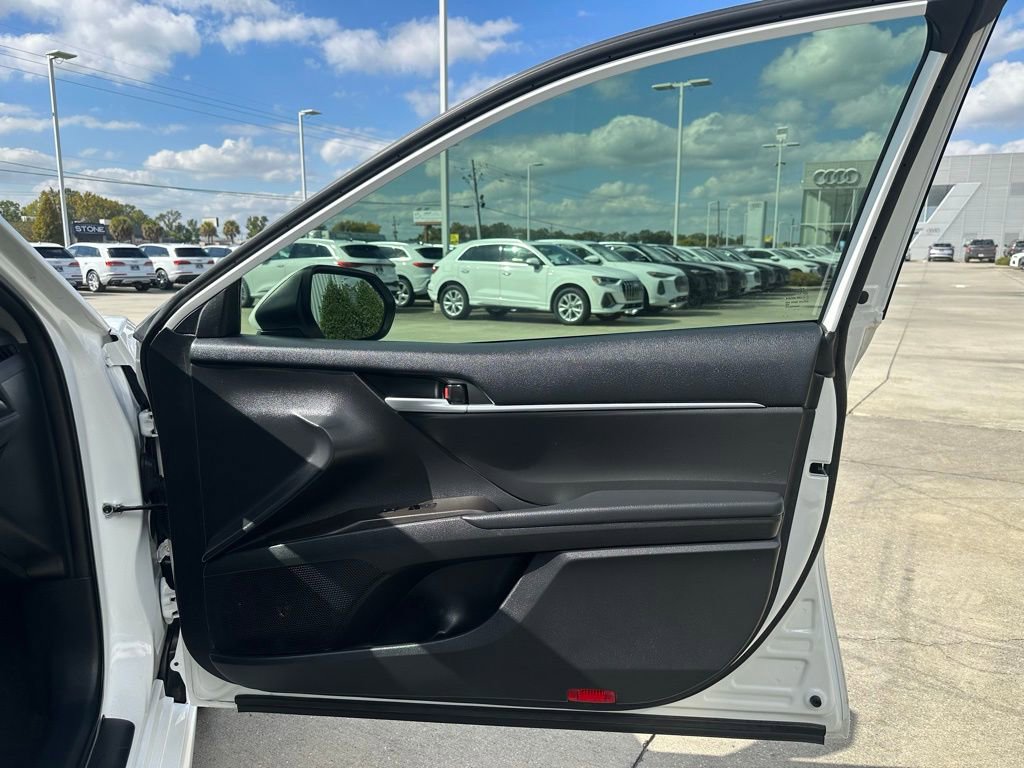 Used 2024 Toyota Camry SE image 29