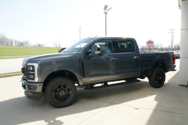 New 2026 Ford F350 XLT w/ XLT Premium Package AWD/4WD image 5