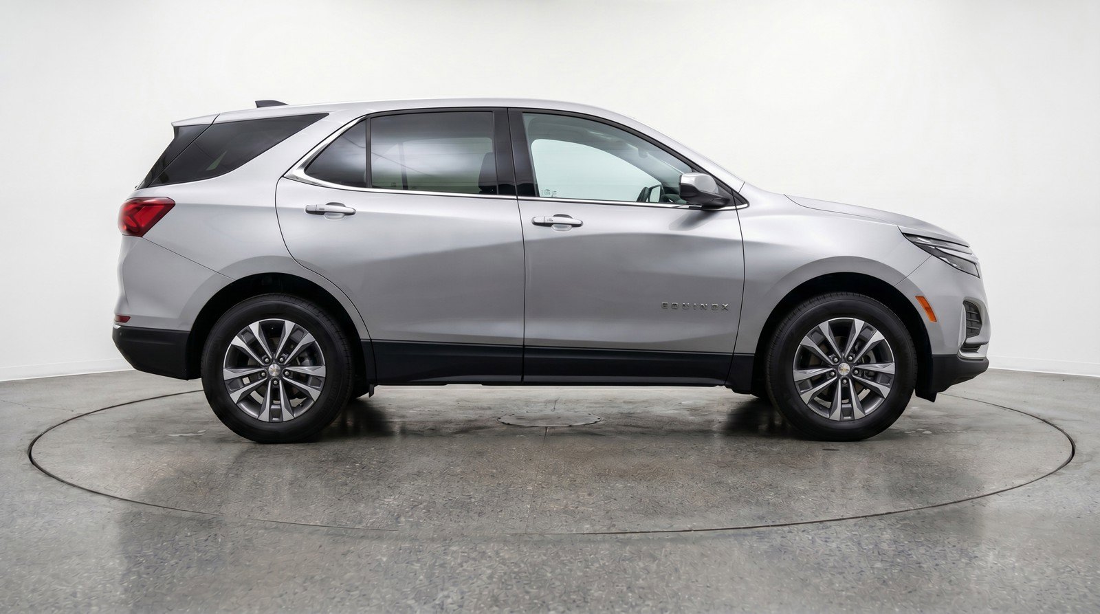 Used 2025 Chevrolet Equinox LT FWD image 11