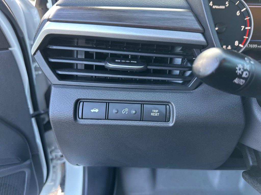 Used 2024 Nissan Altima 2.5 SV image 11