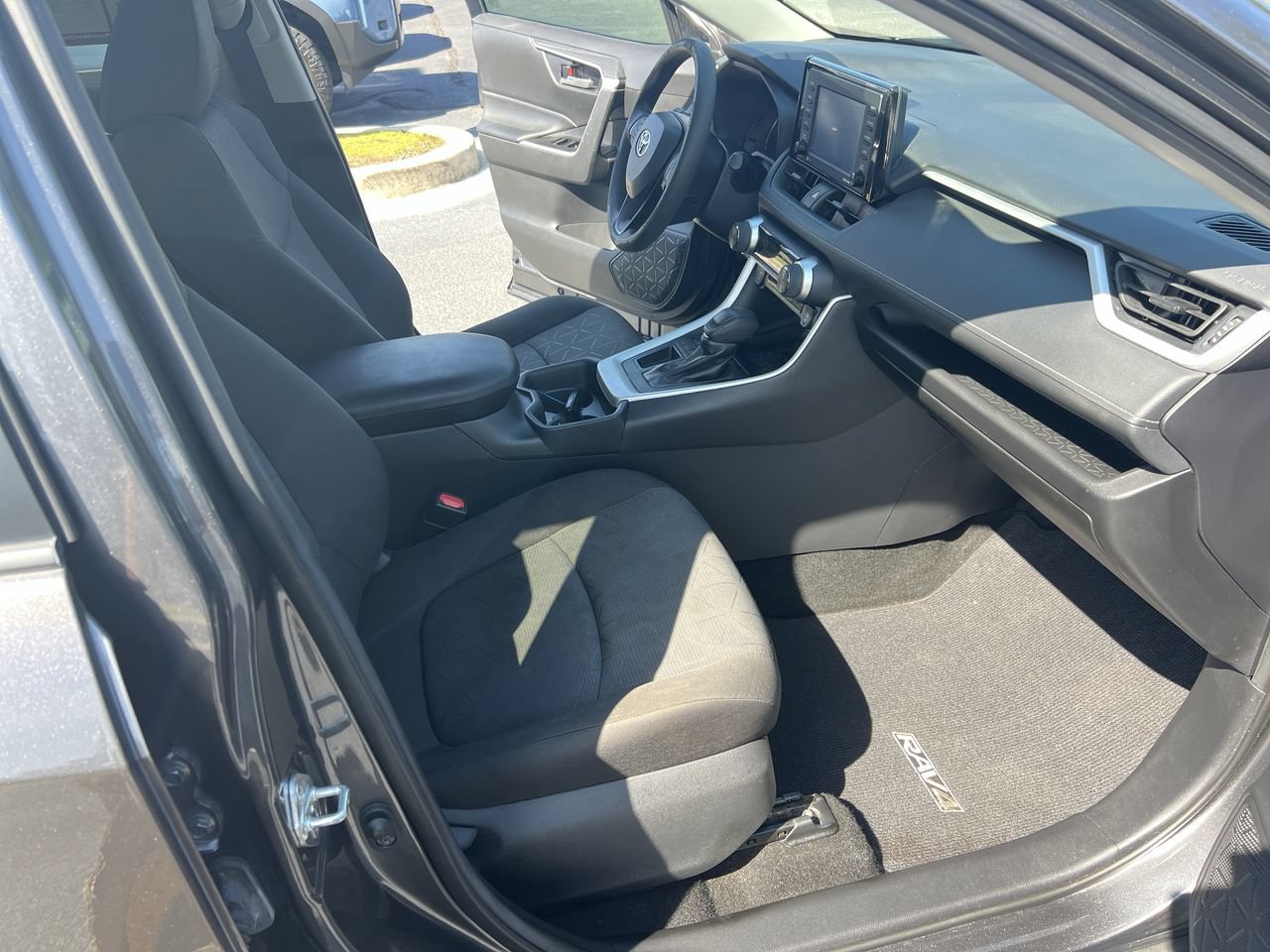 Used 2021 Toyota RAV4 XLE w/ Convenience Package FWD image 34