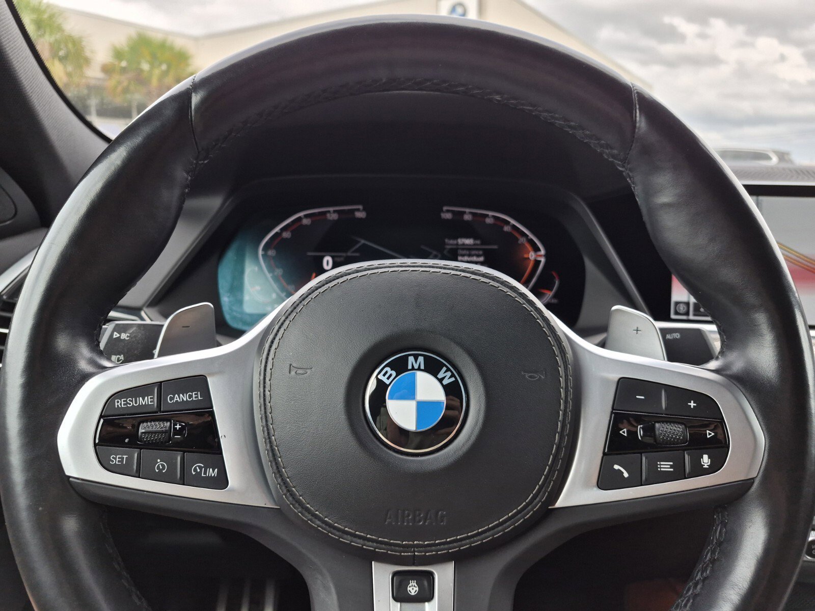 Used 2022 BMW X6 xDrive40i w/ M Sport Package image 24