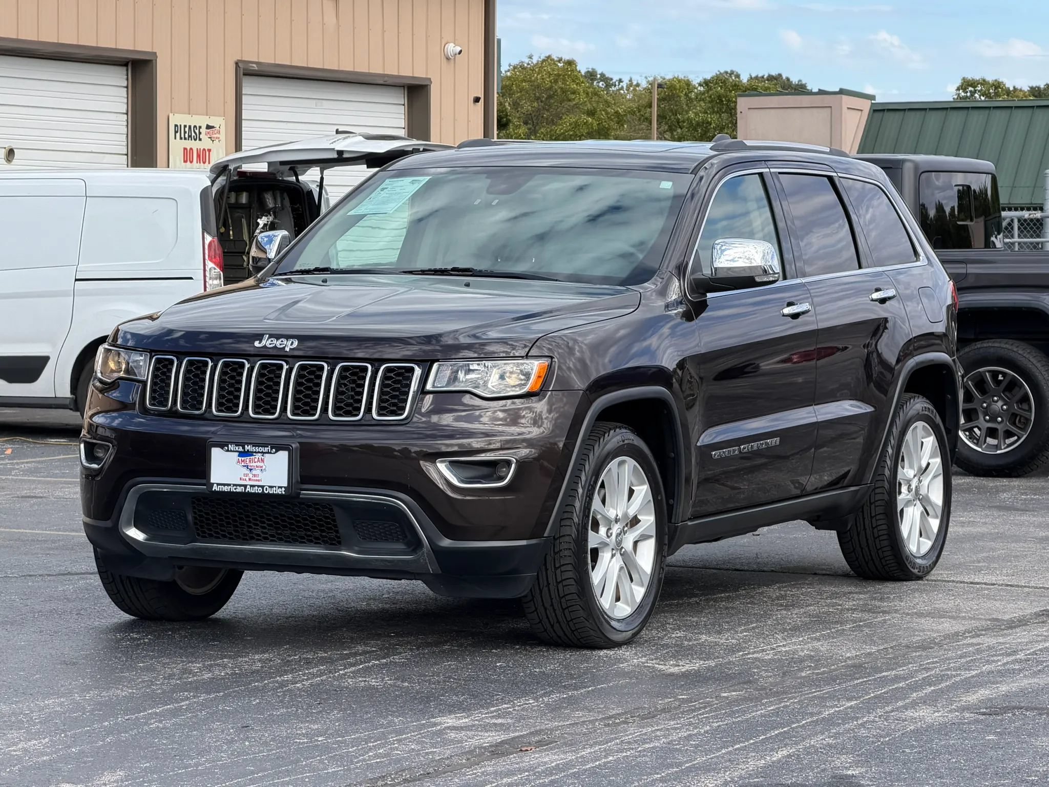 Used 2017 Jeep Grand Cherokee Limited RWD image 4