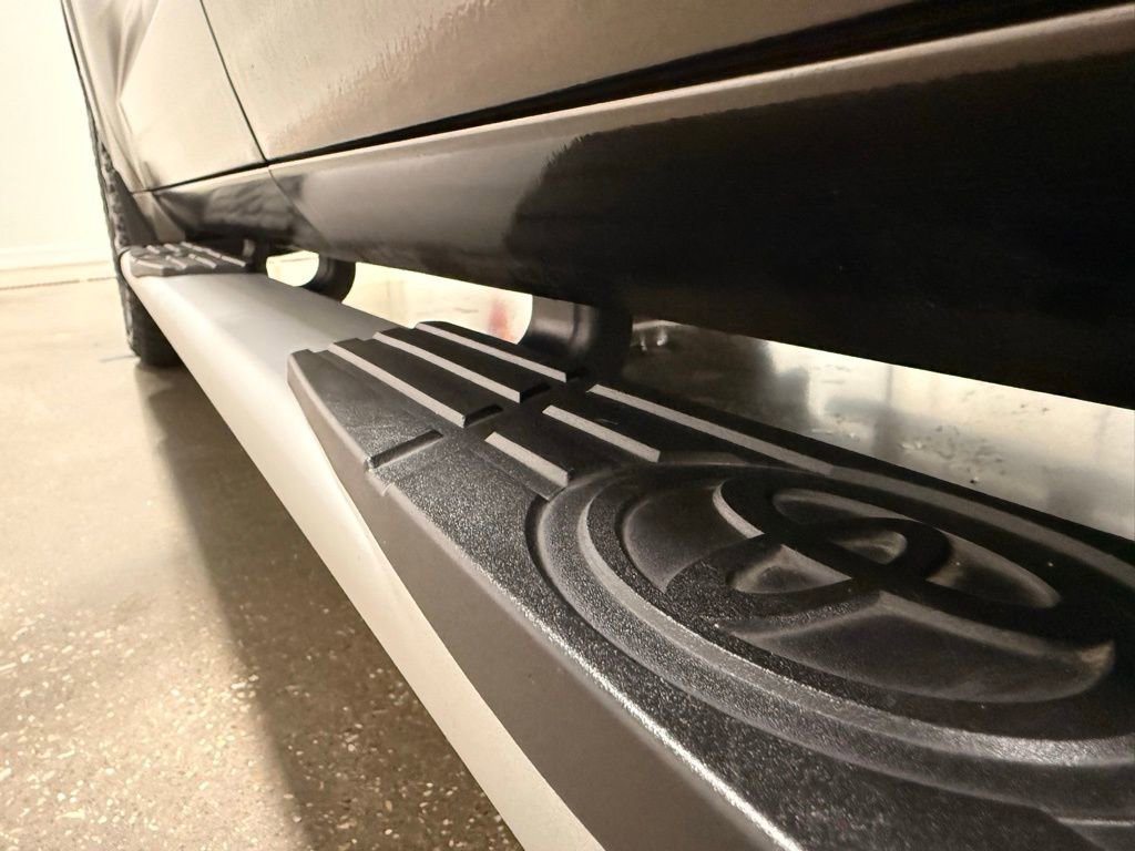 Used 2022 Toyota Tundra Limited w/ Power Package image 12