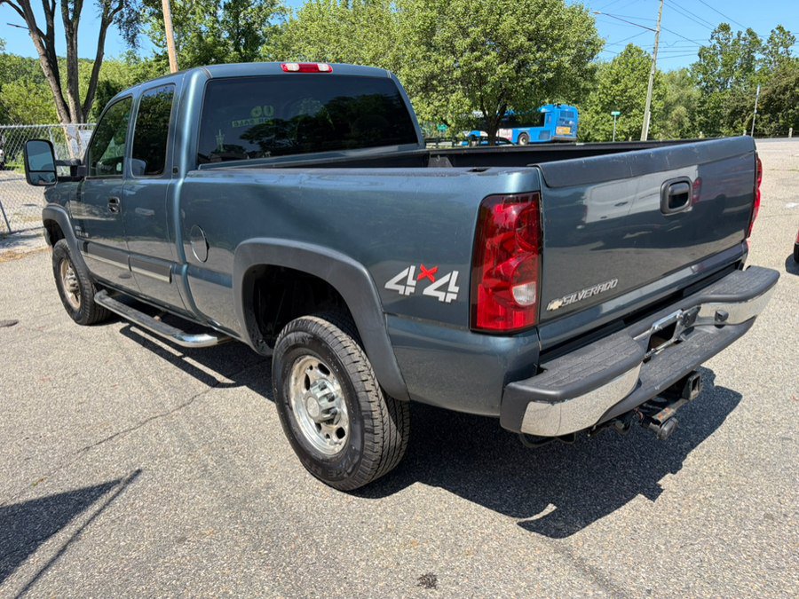 Used 2006 Chevrolet Silverado 2500 LT w/ Heavy-Duty Power Package AWD/4WD image 12