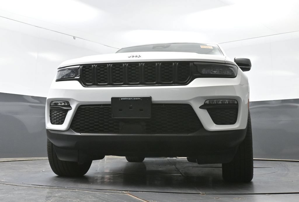 Used 2023 Jeep Grand Cherokee Limited w/ Black Appearance Package AWD/4WD image 27