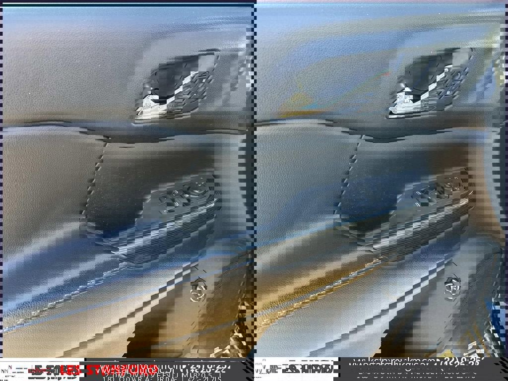 Used 2018 GMC Acadia SLT w/ LPO, Floor Liner Package image 16