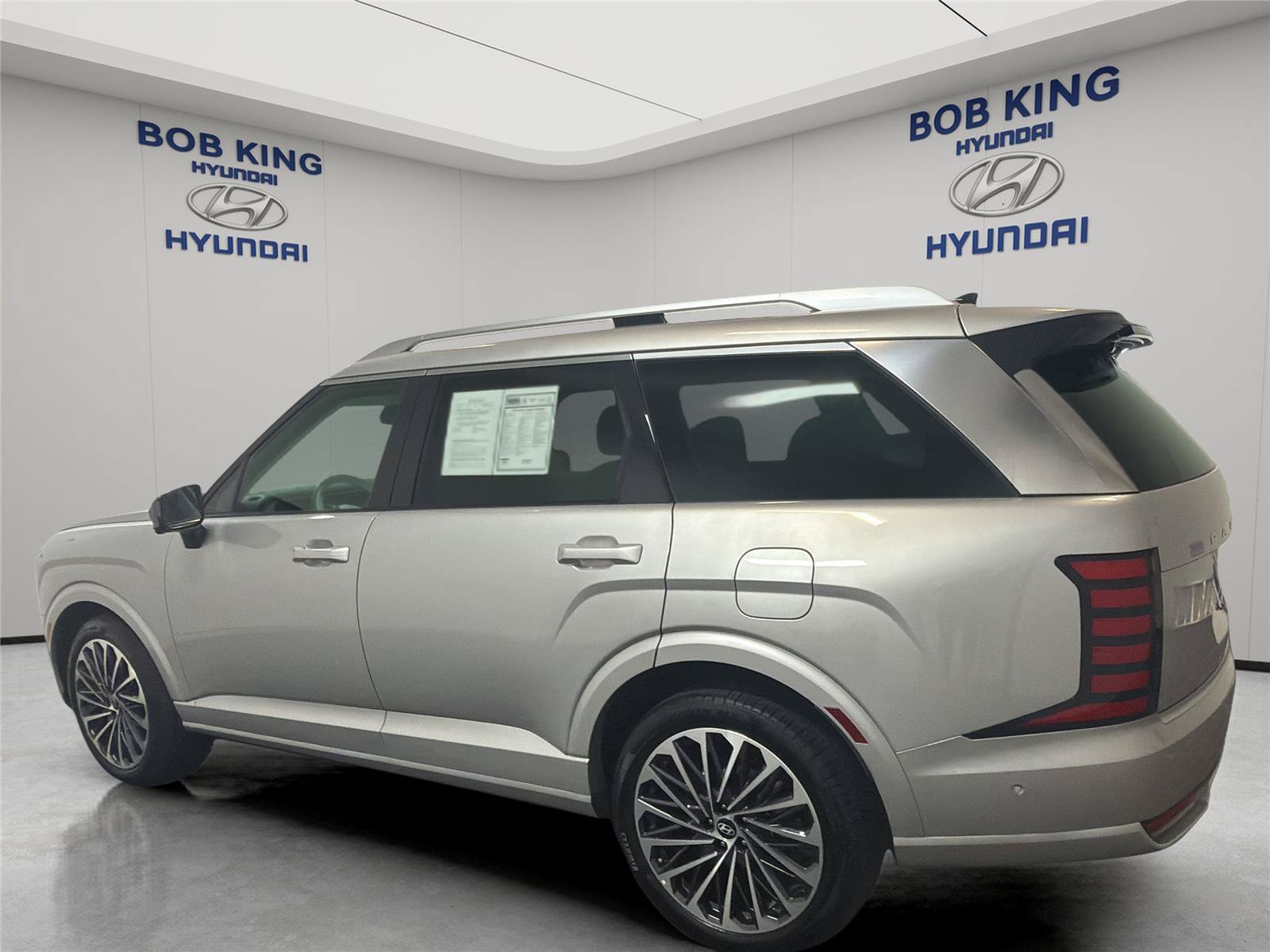 Certified 2026 Hyundai Palisade Calligraphy AWD/4WD image 3