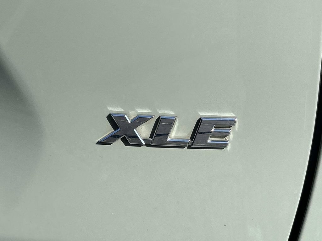 Used 2021 Toyota RAV4 XLE w/ Convenience Package FWD image 10