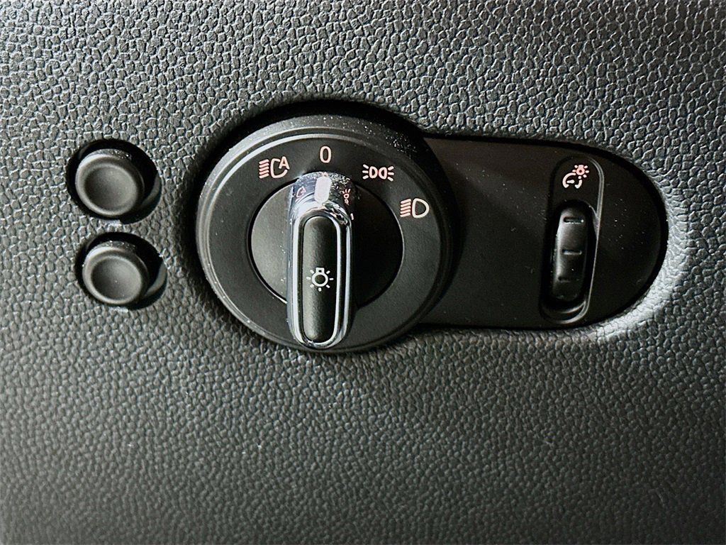 Used 2016 MINI Cooper 2-Door Hardtop image 11