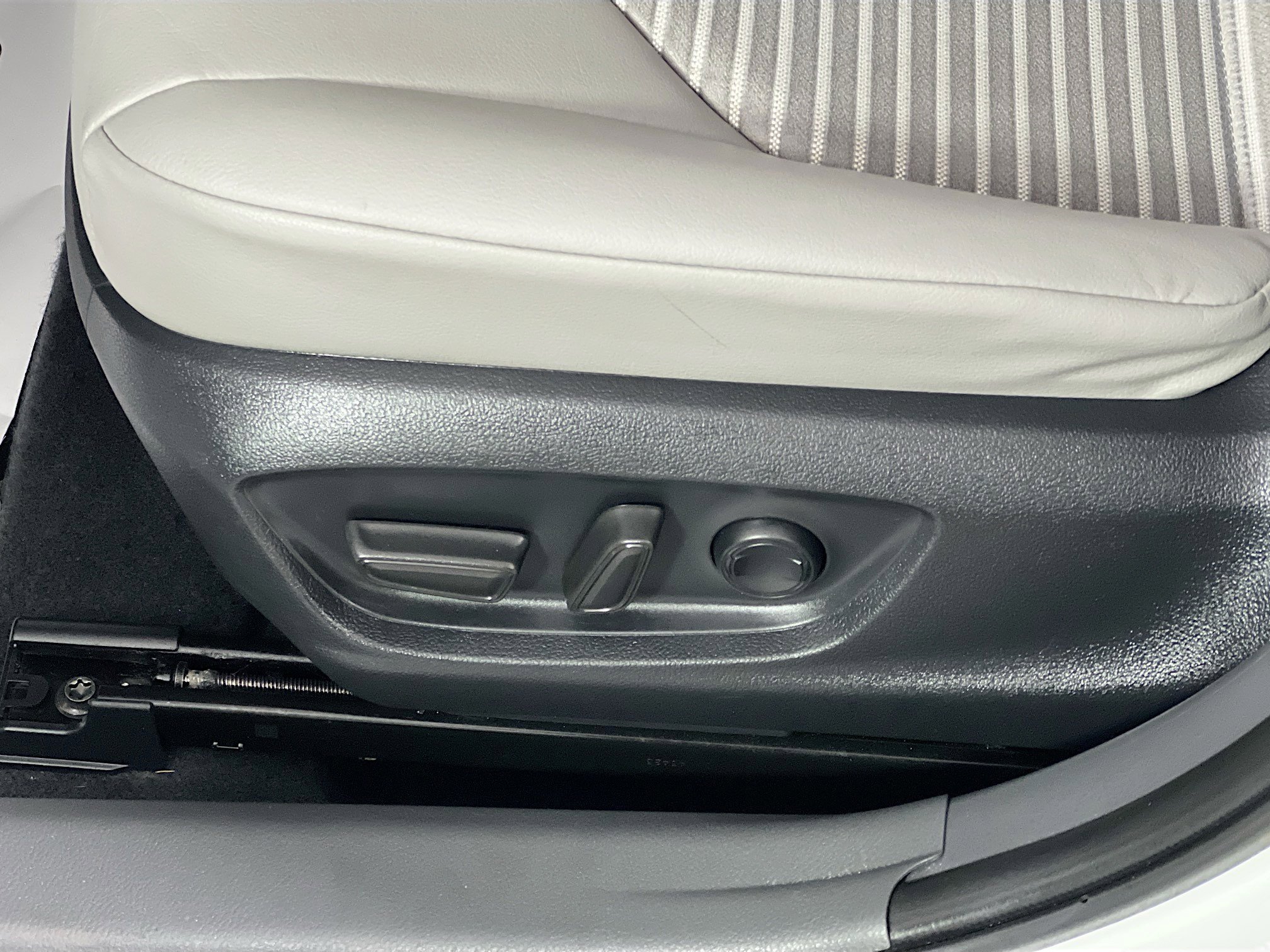 Used 2024 Toyota Camry SE FWD image 16
